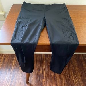 Athleta perforated 7/8 legging